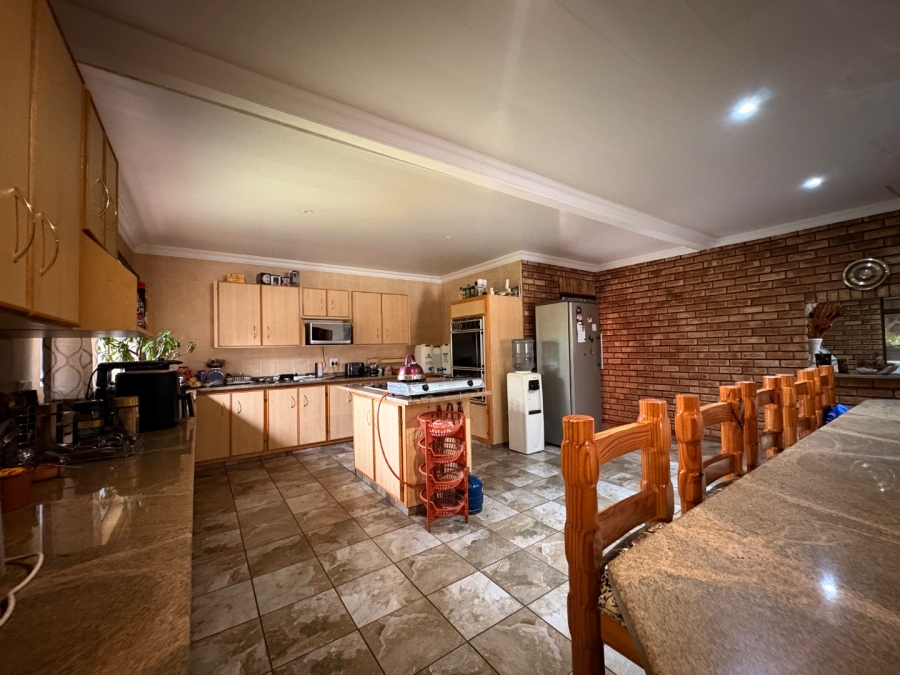 6 Bedroom Property for Sale in Doringkruin North West